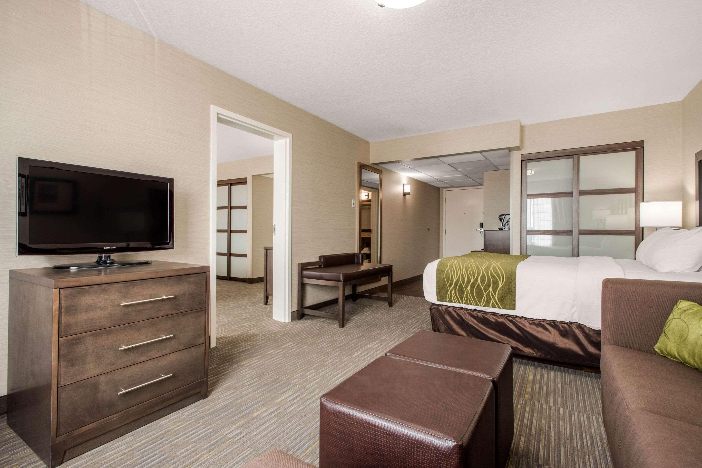 Comfort Inn & Suites Ред Дир Экстерьер фото
