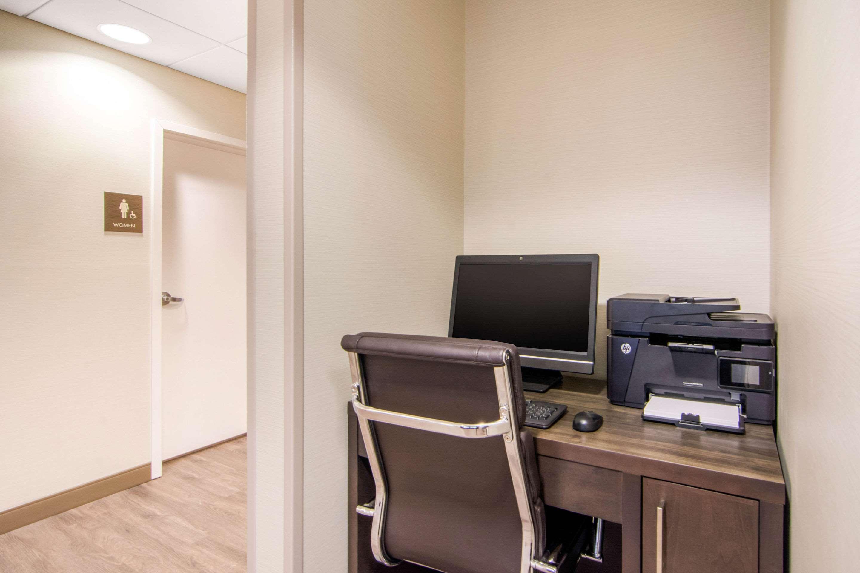 Comfort Inn & Suites Ред Дир Экстерьер фото