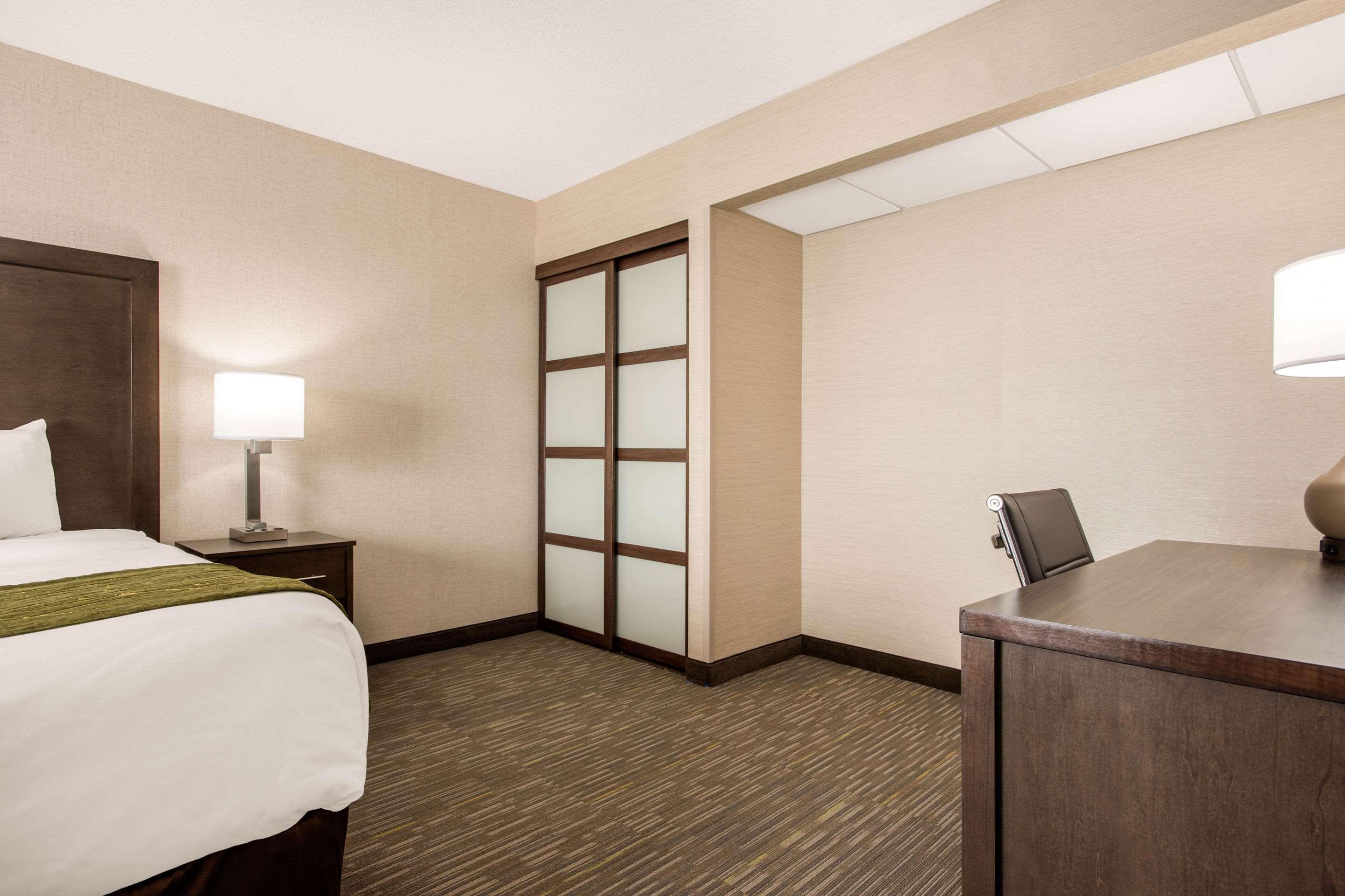 Comfort Inn & Suites Ред Дир Экстерьер фото
