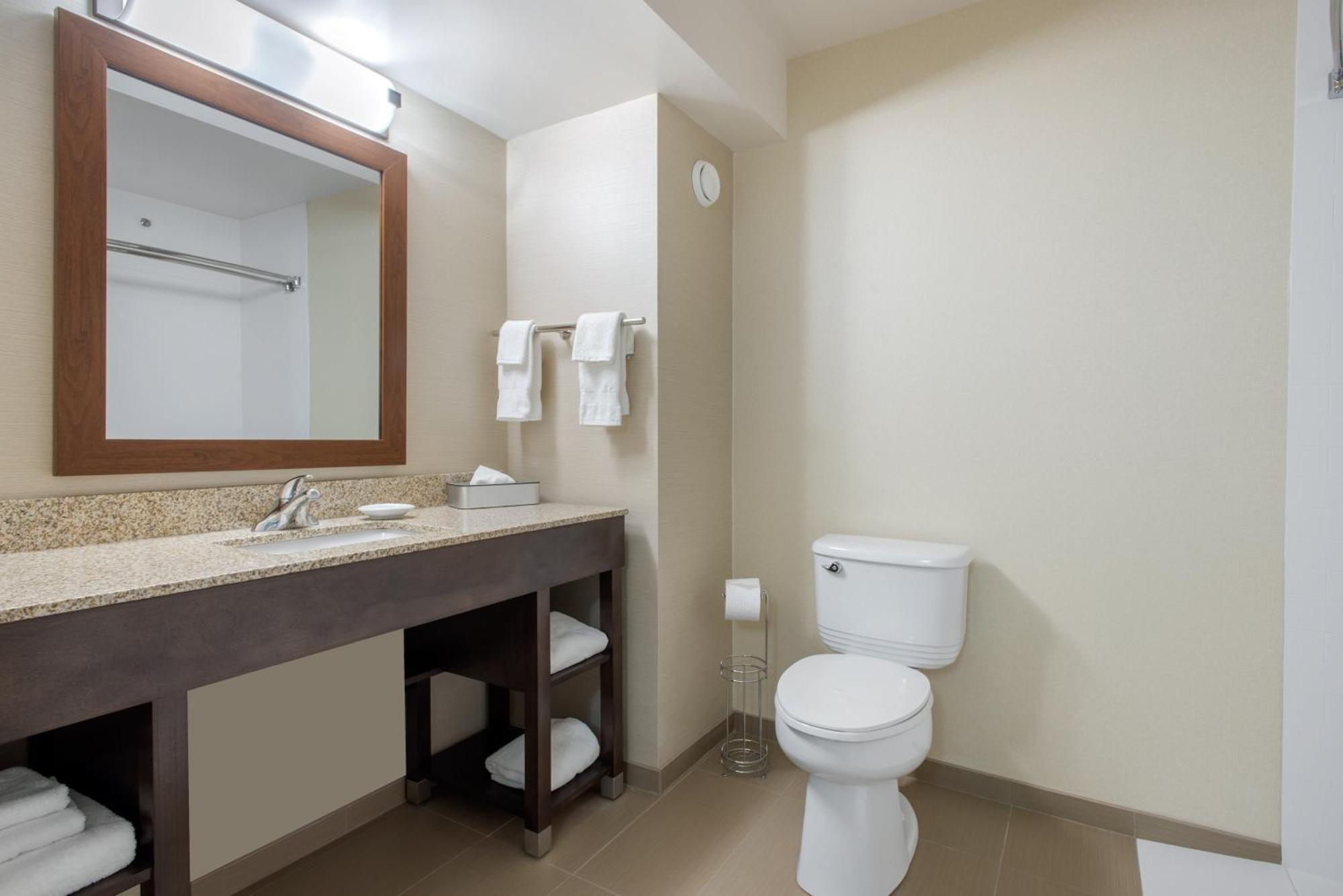 Comfort Inn & Suites Ред Дир Экстерьер фото