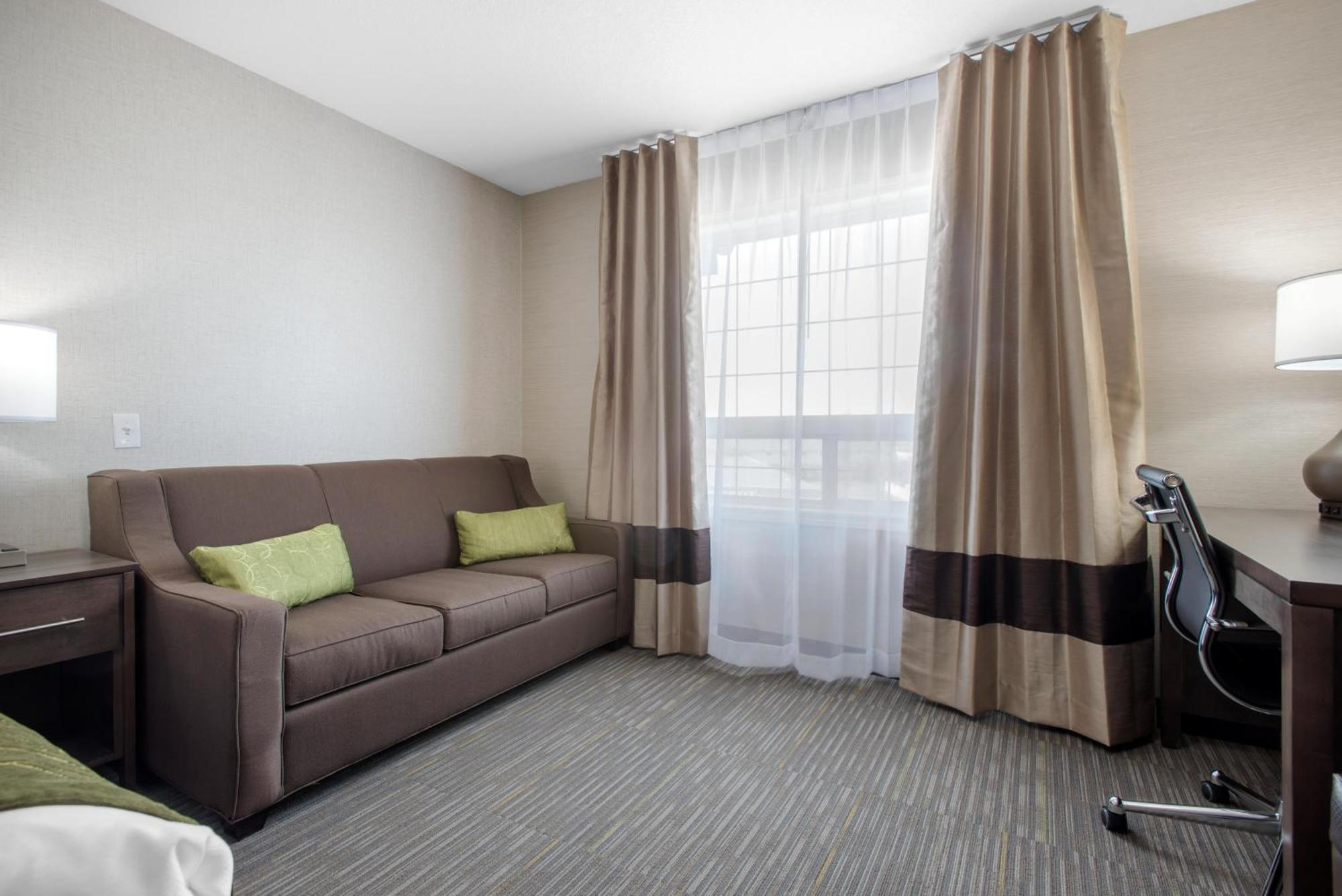Comfort Inn & Suites Ред Дир Экстерьер фото