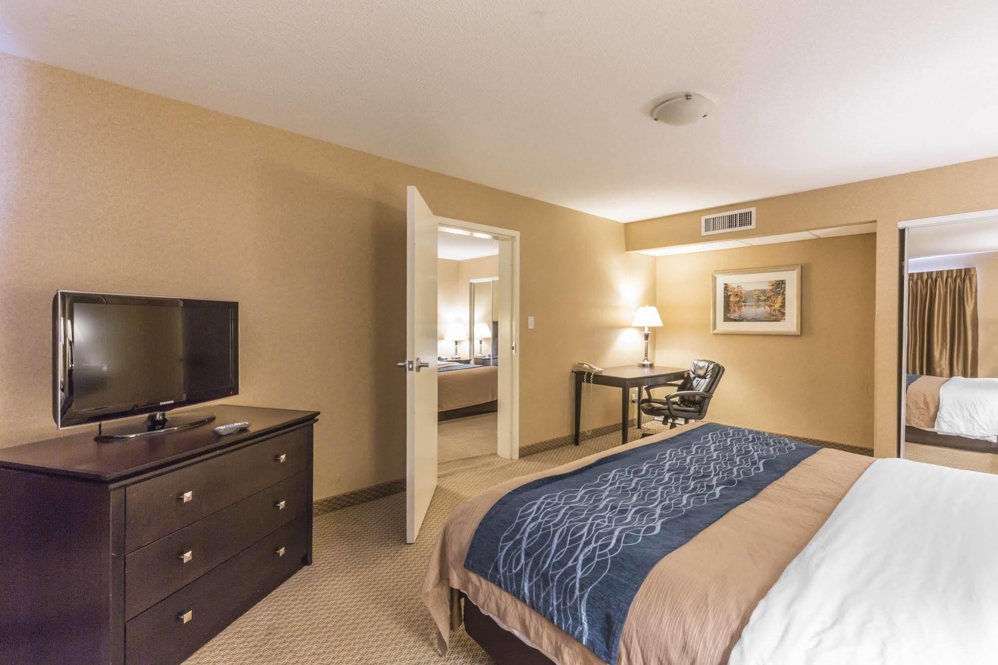 Comfort Inn & Suites Ред Дир Экстерьер фото